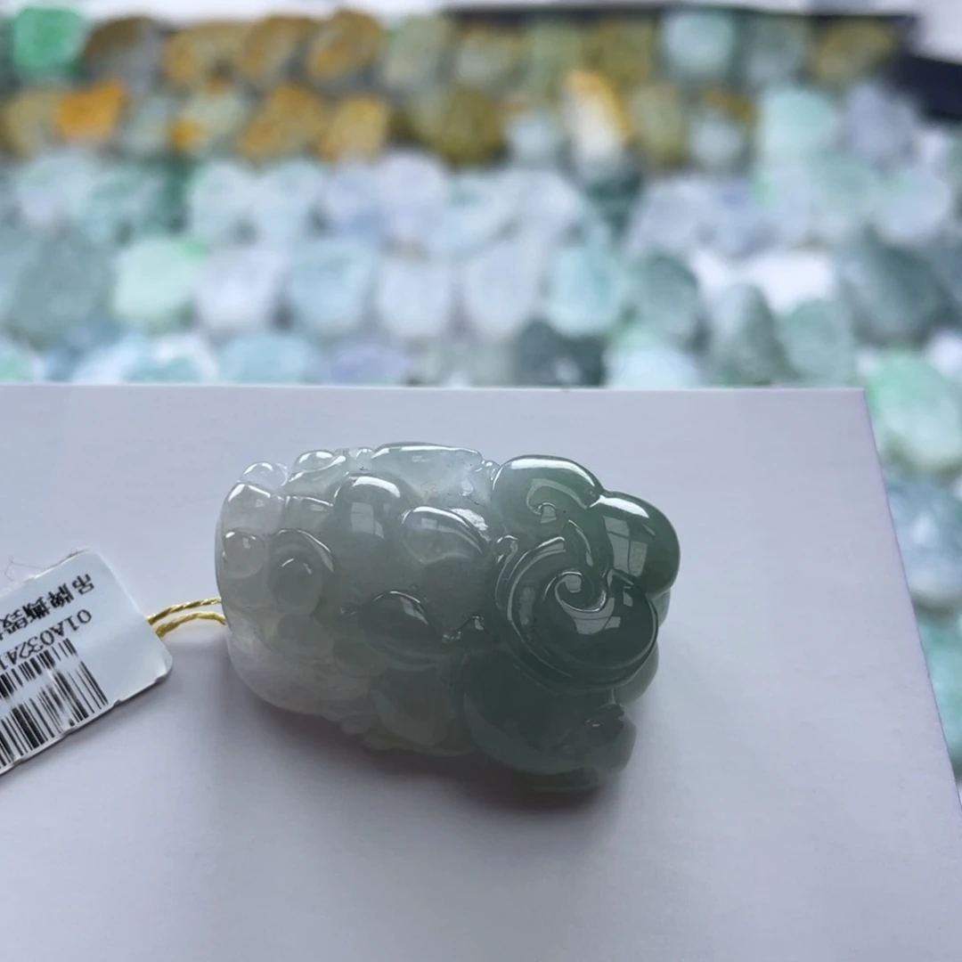 翡翠未镶嵌颈饰貔貅