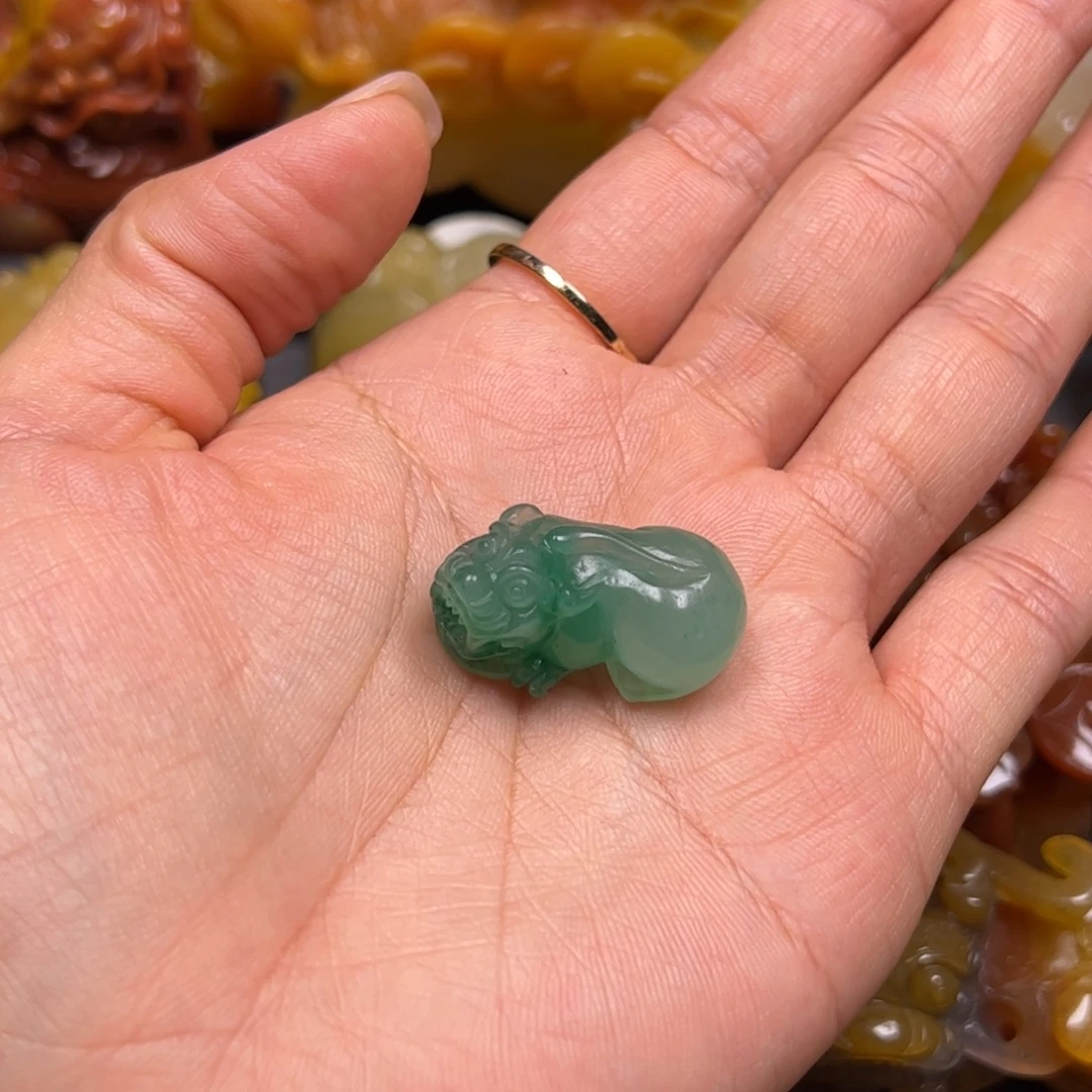石英质玉（非洲翠）未镶嵌颈饰