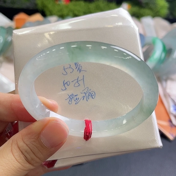 翡翠手镯未镶嵌53贵