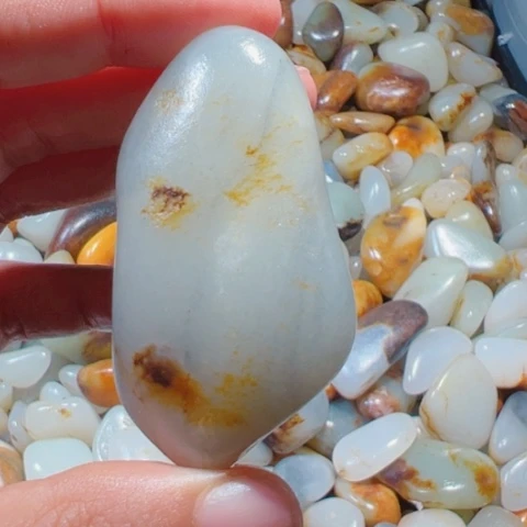 和田玉未镶嵌珠宝奇石68克