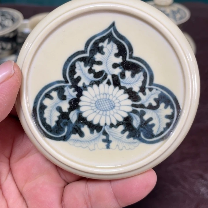 摆件景德镇的手工瓷器