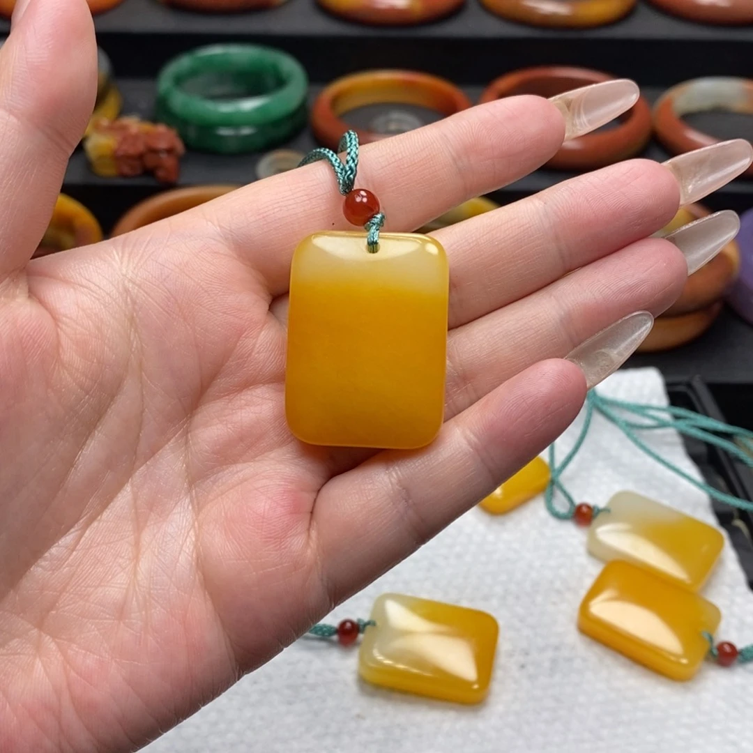 石英质玉（黄龙玉）吊坠未镶嵌君