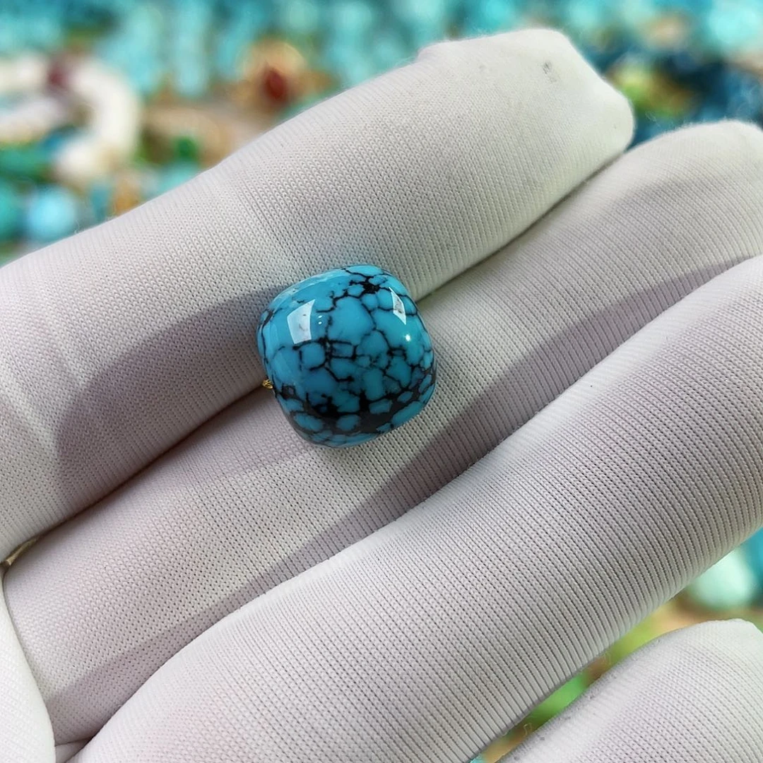 霓***柰绿松石未镶嵌珠宝奇石