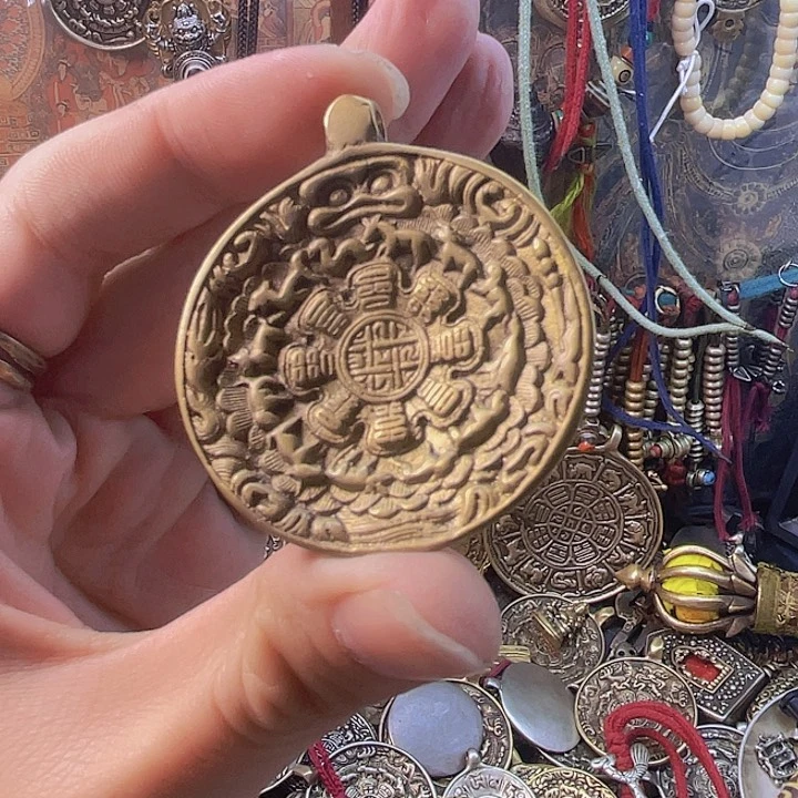 黄铜蛙嘴九宫八卦牌子一个设计款式