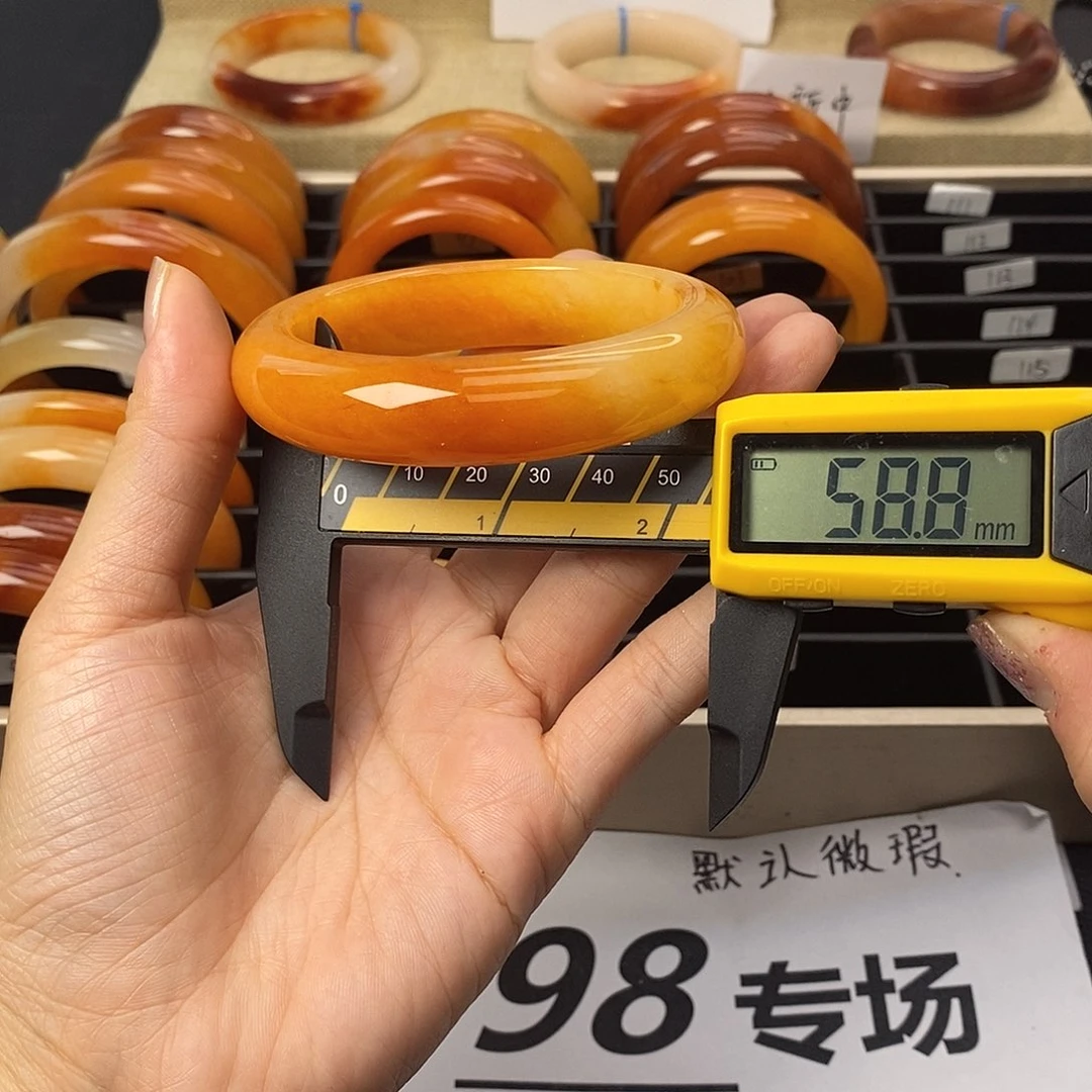 未镶嵌石英质玉（黄龙玉）手镯105号