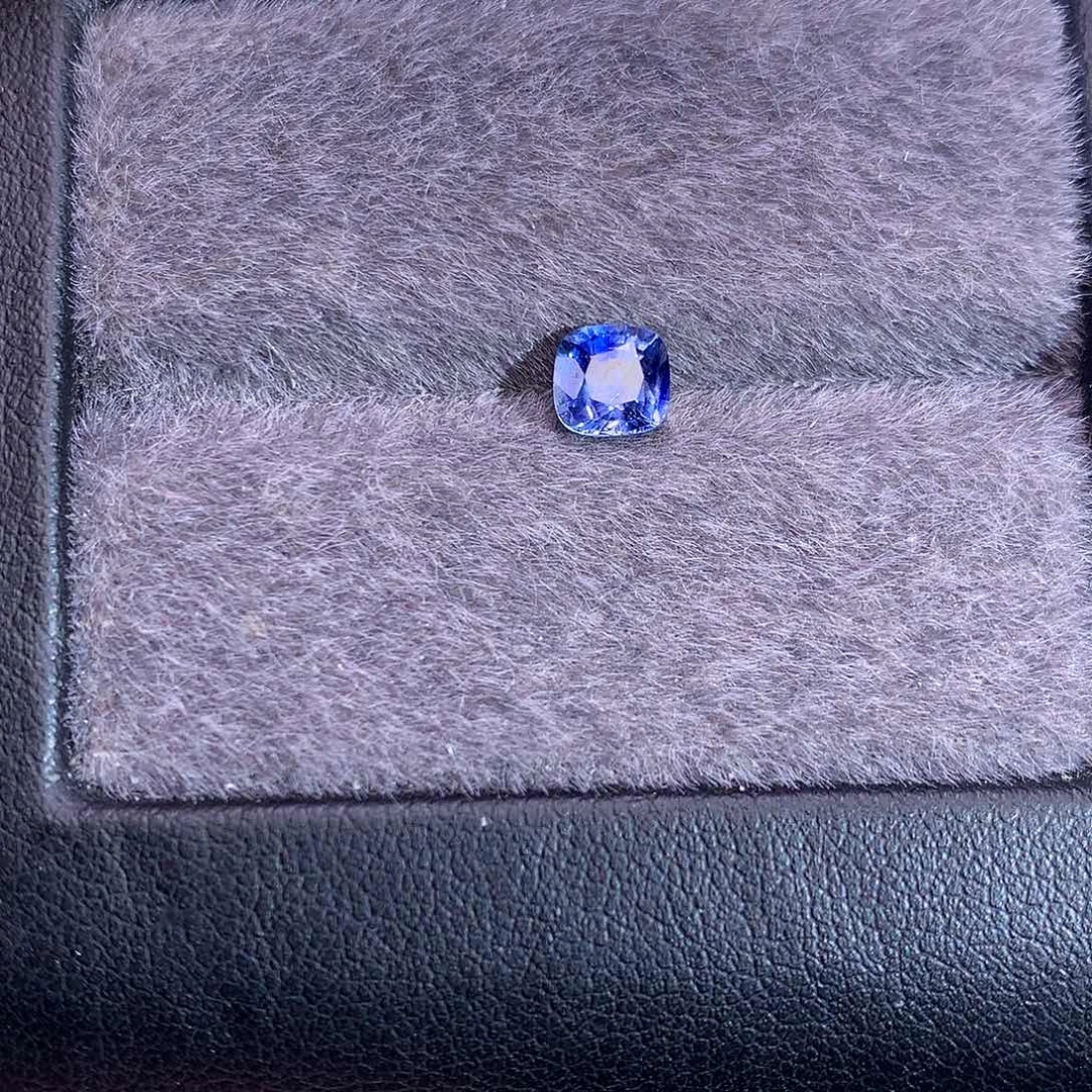 蓝宝石裸石未镶嵌0.76ct无烧
