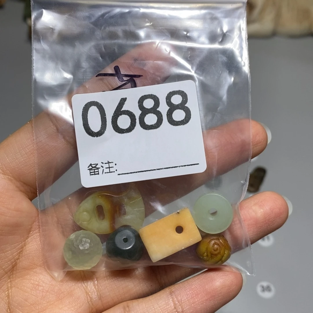 颈饰未镶嵌透闪石质玉蕾