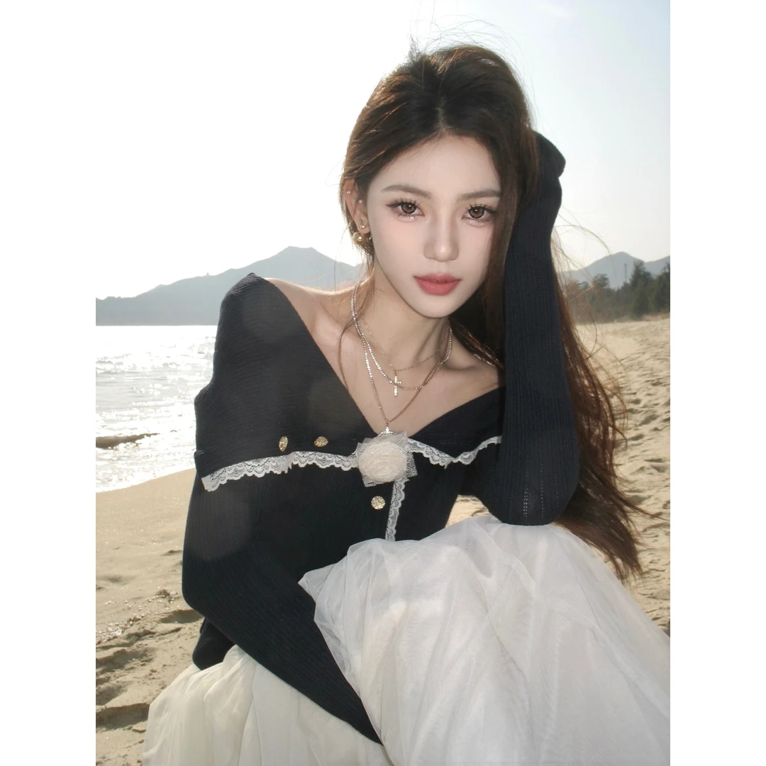 【春风低语】气质显瘦设计感春季新品收腰V领上衣+杏色纱裙TT1162