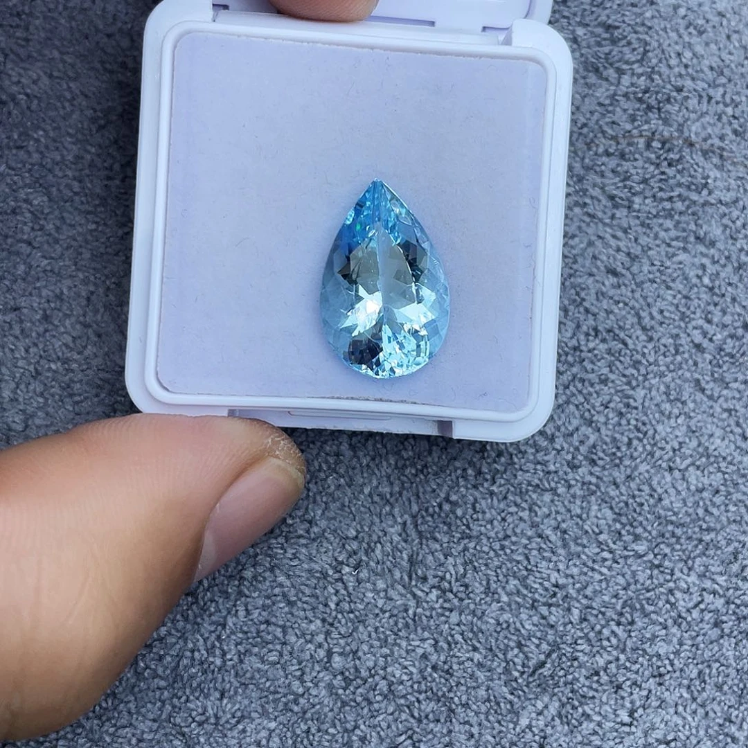 海蓝宝石裸石8.242Ct。