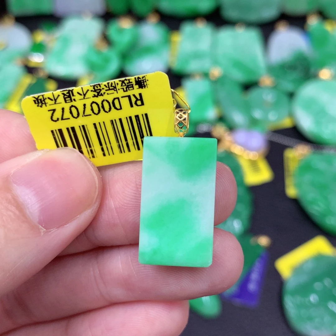 翡翠18K金镶嵌项链