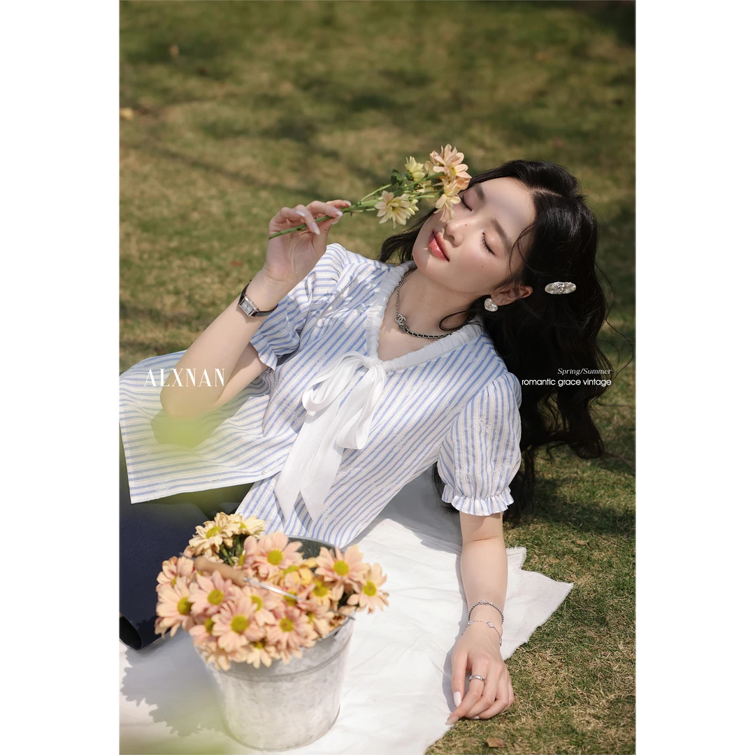 【粉丝福利】鹿向南「蓝絮未央」衬衫女2025夏新款设计感短袖L53631