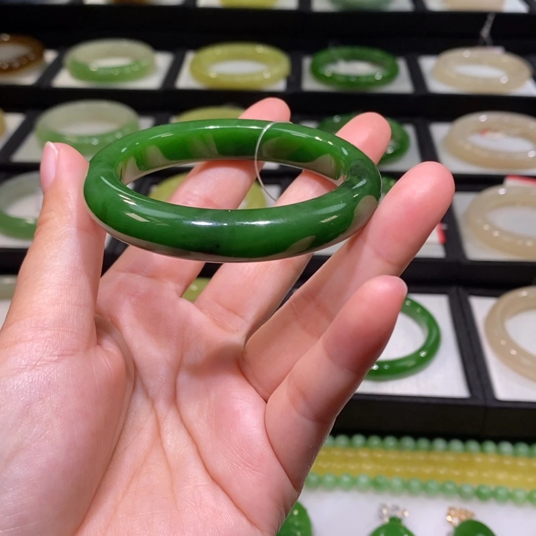 和田玉（碧玉）未镶嵌手镯