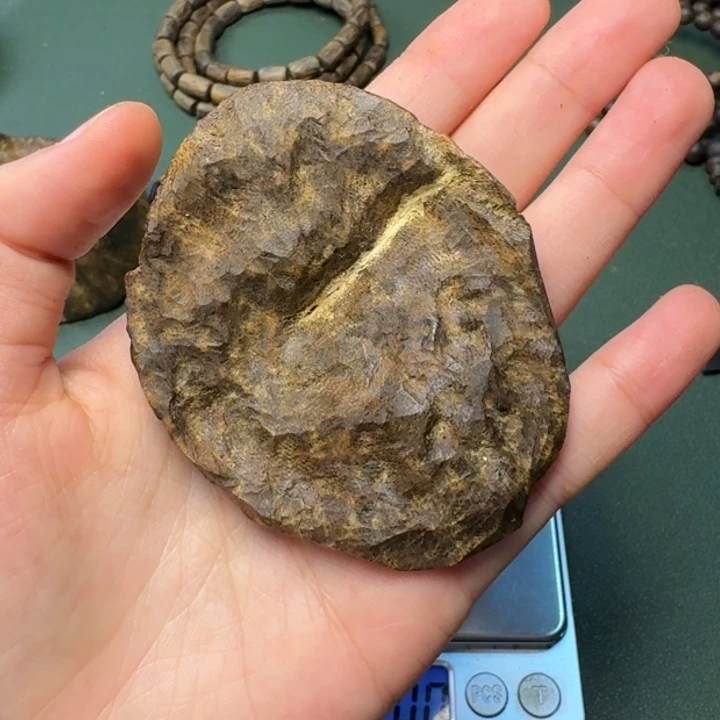 沉香手把件闭****度海南原母树包头老料9.9克