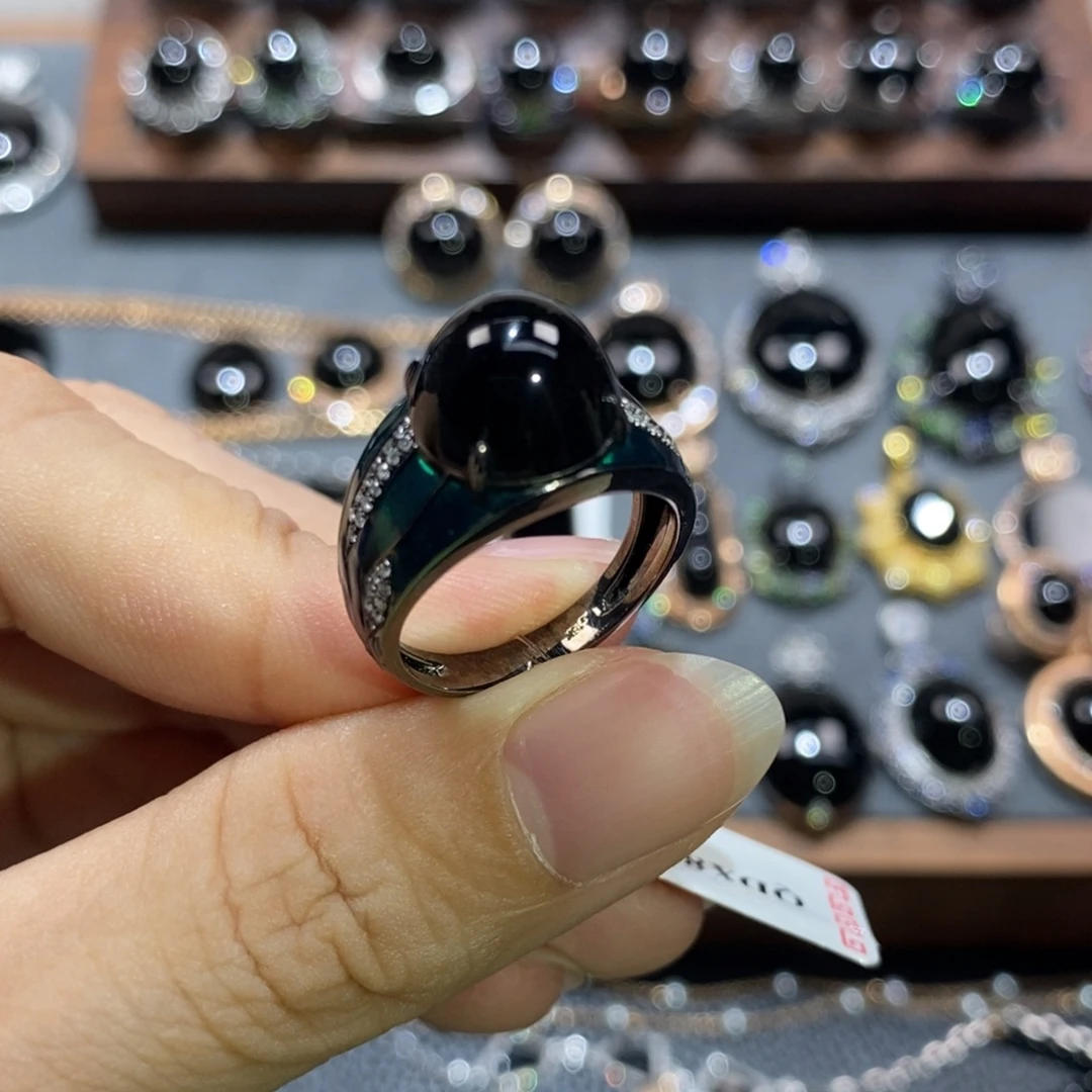 翡翠18K金镶嵌戒指