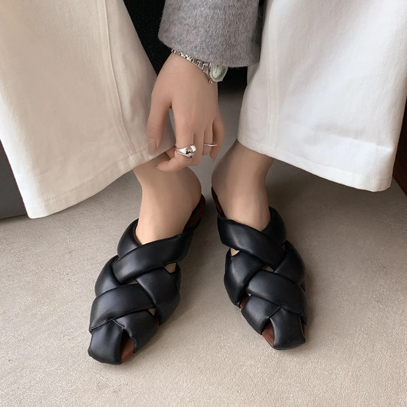 包头一字拖鞋女夏时尚外穿2025年新款粗跟复古百搭中跟镂空凉拖女