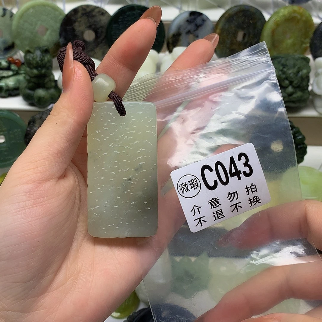 蛇纹石玉未镶嵌颈饰殇*儡