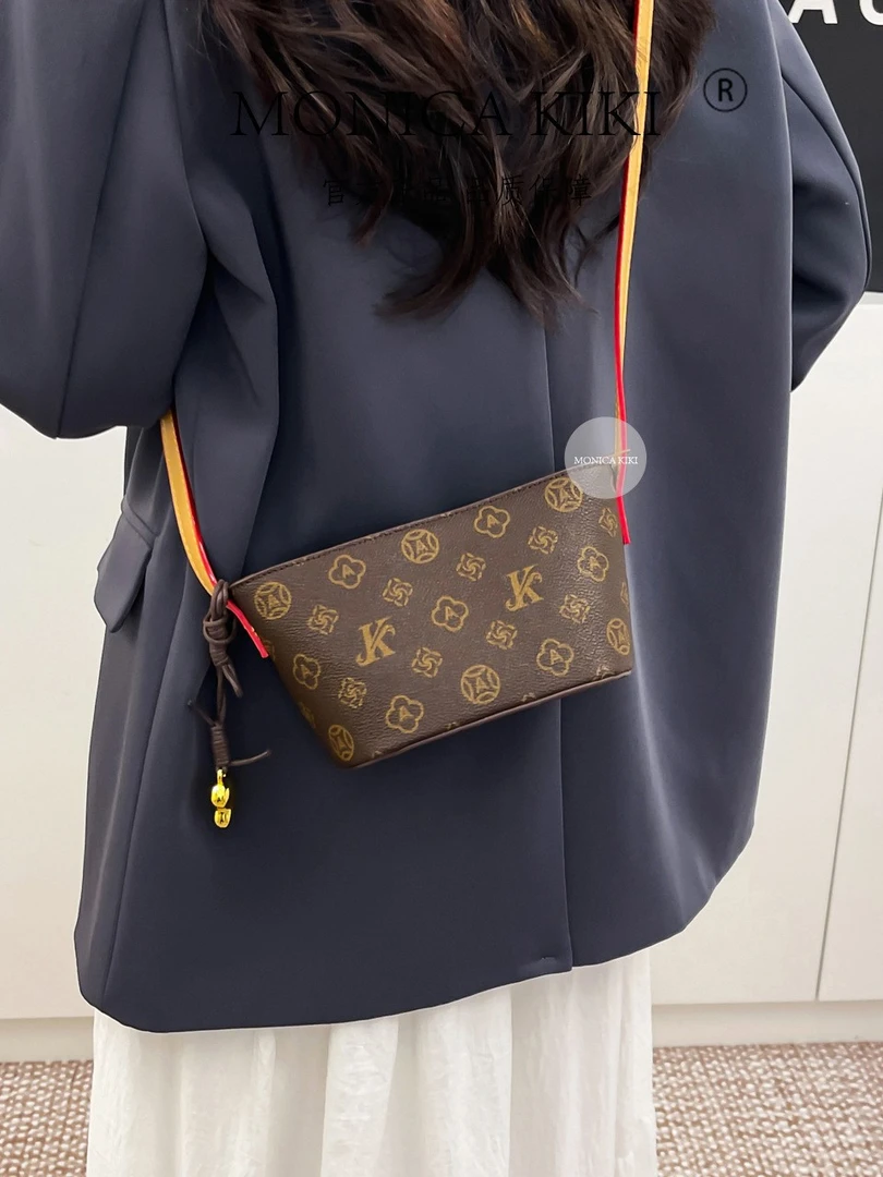 莫妮卡奇奇轻奢老花单肩斜跨元宝小船百搭小包女2025新款