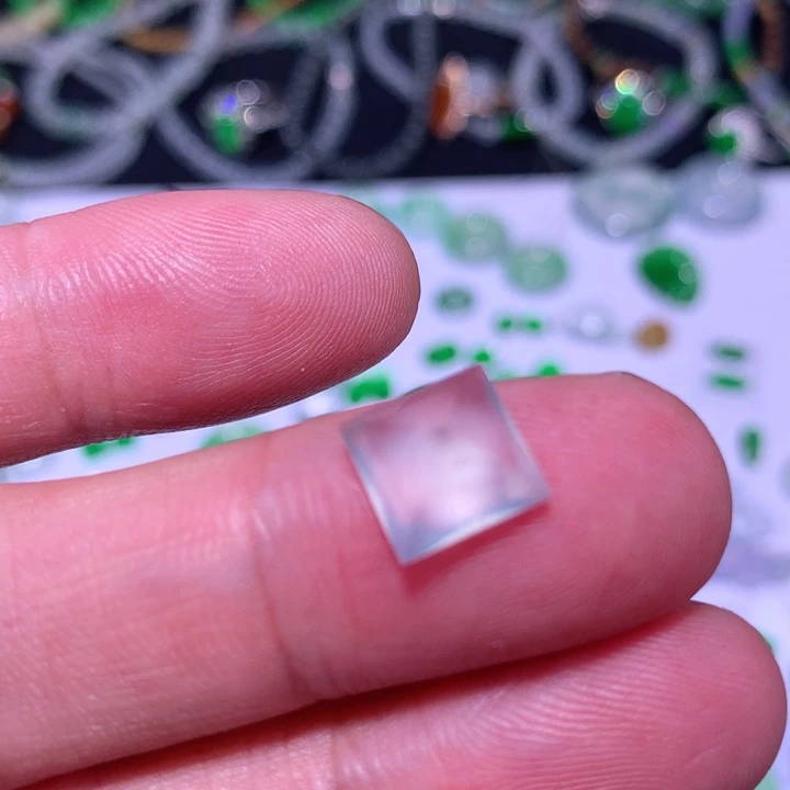 翡翠手镯未镶嵌方块