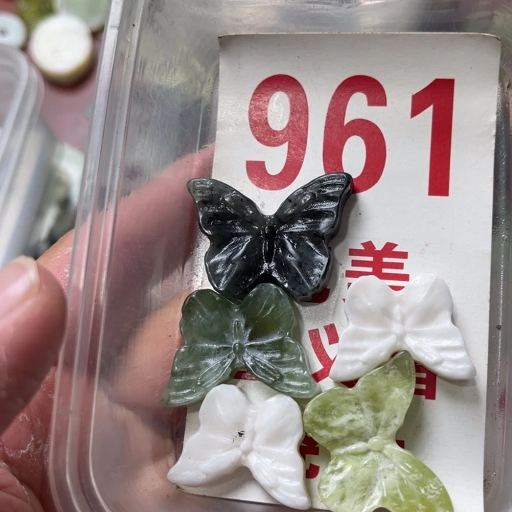 蛇纹石玉未镶嵌挂坠