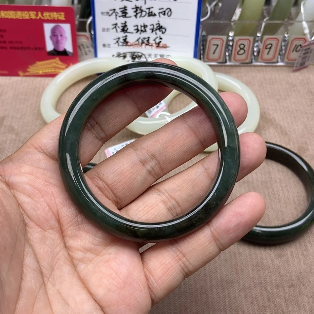 和田玉手镯未镶嵌美*