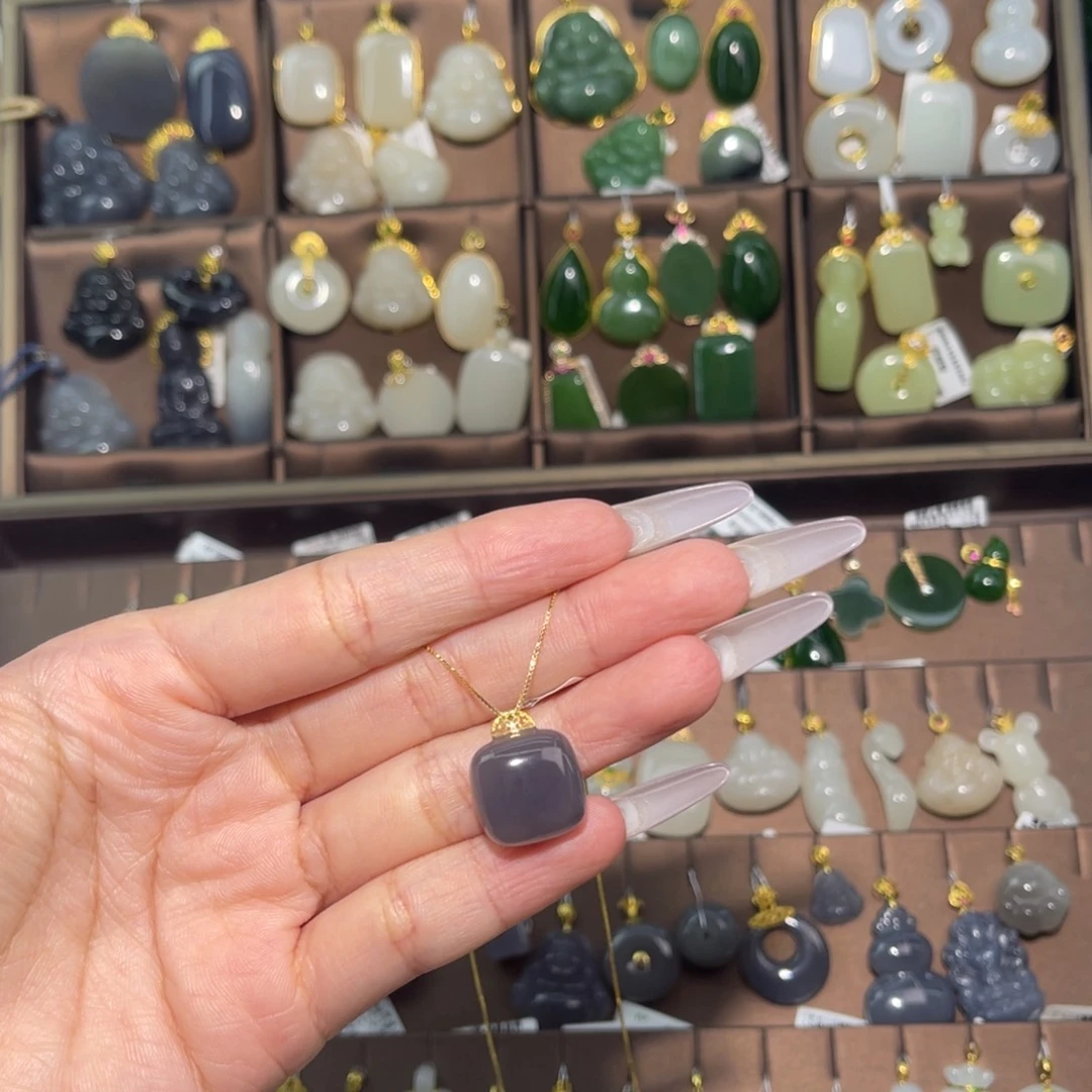 和田玉18K金镶嵌吊坠(赠链)