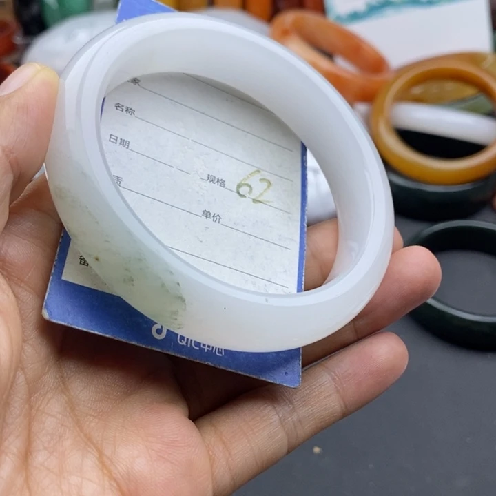 石英质玉未镶嵌手镯
