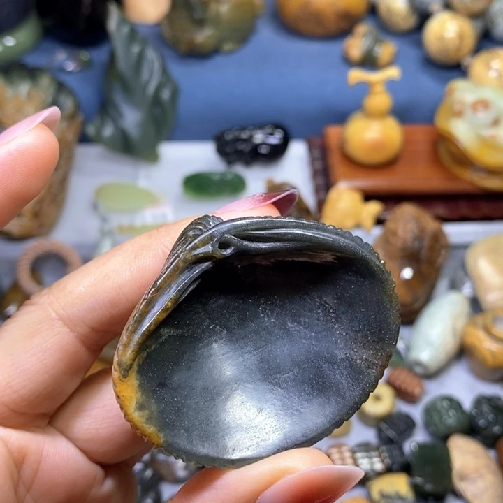 岫岩河磨玉（透闪石质玉）未镶嵌把件