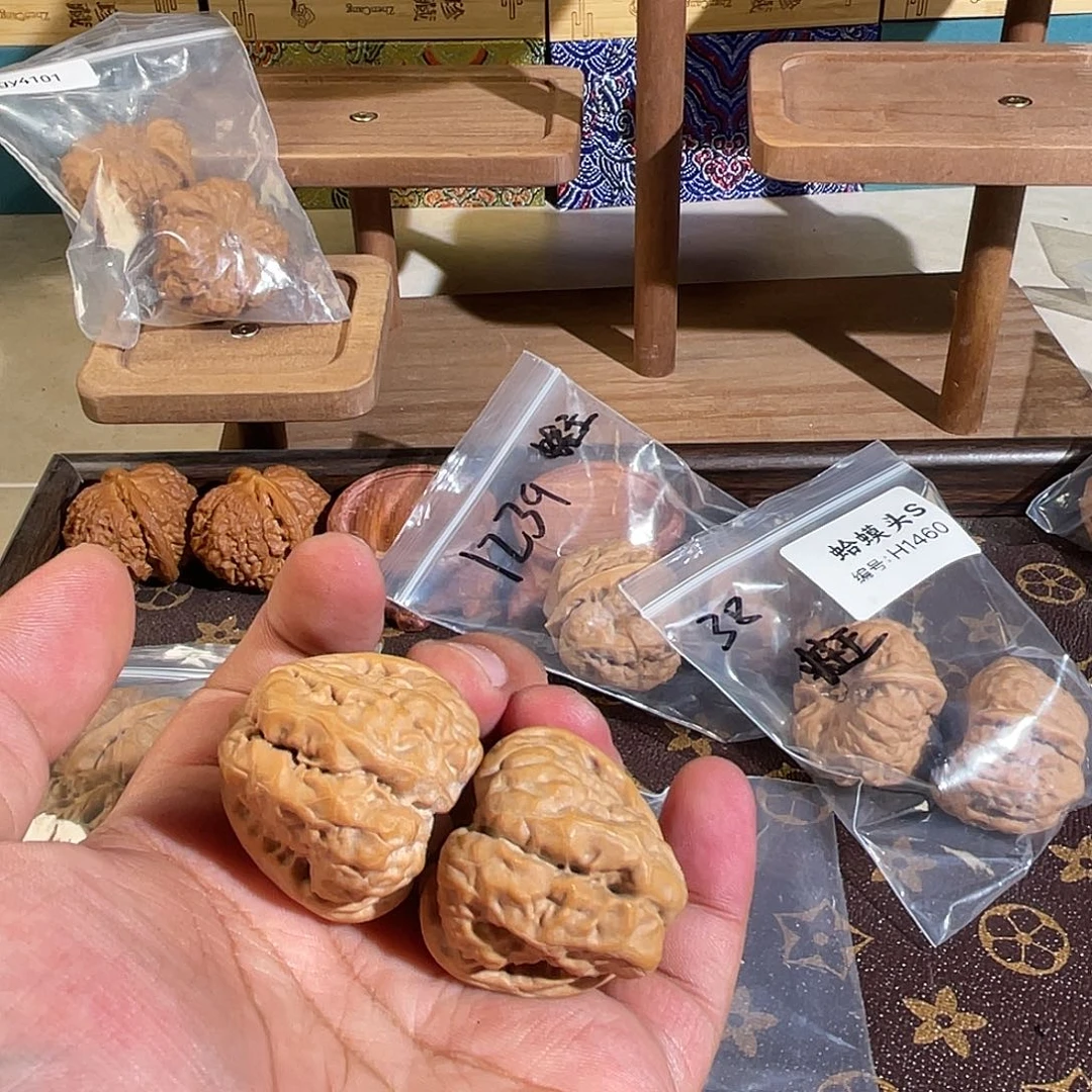 锅***儿文玩核桃吊坠1451