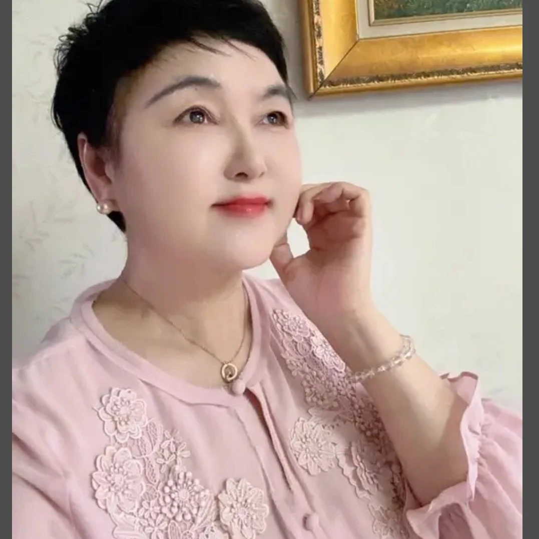 妱茗秋季新品立体花设计衬衫时尚洋气减龄