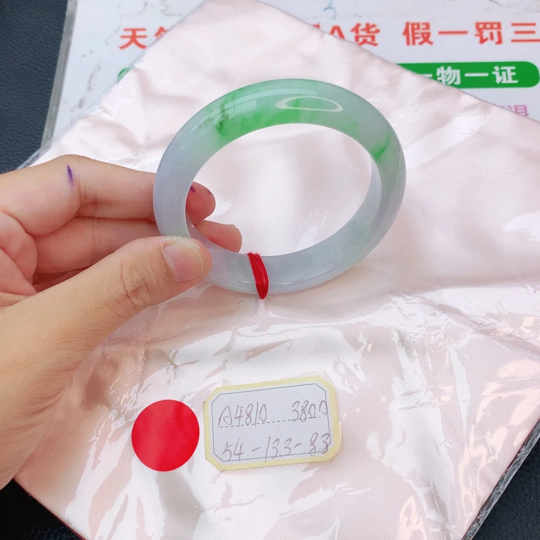 翡翠手镯未镶嵌翡翠