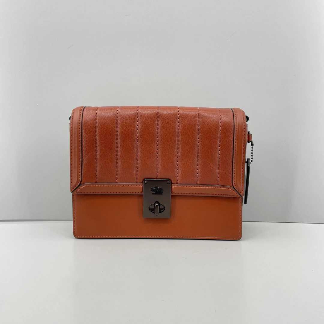 95新 COACH/蔻驰 Hutton棕色链条包22x16x6cmD121305