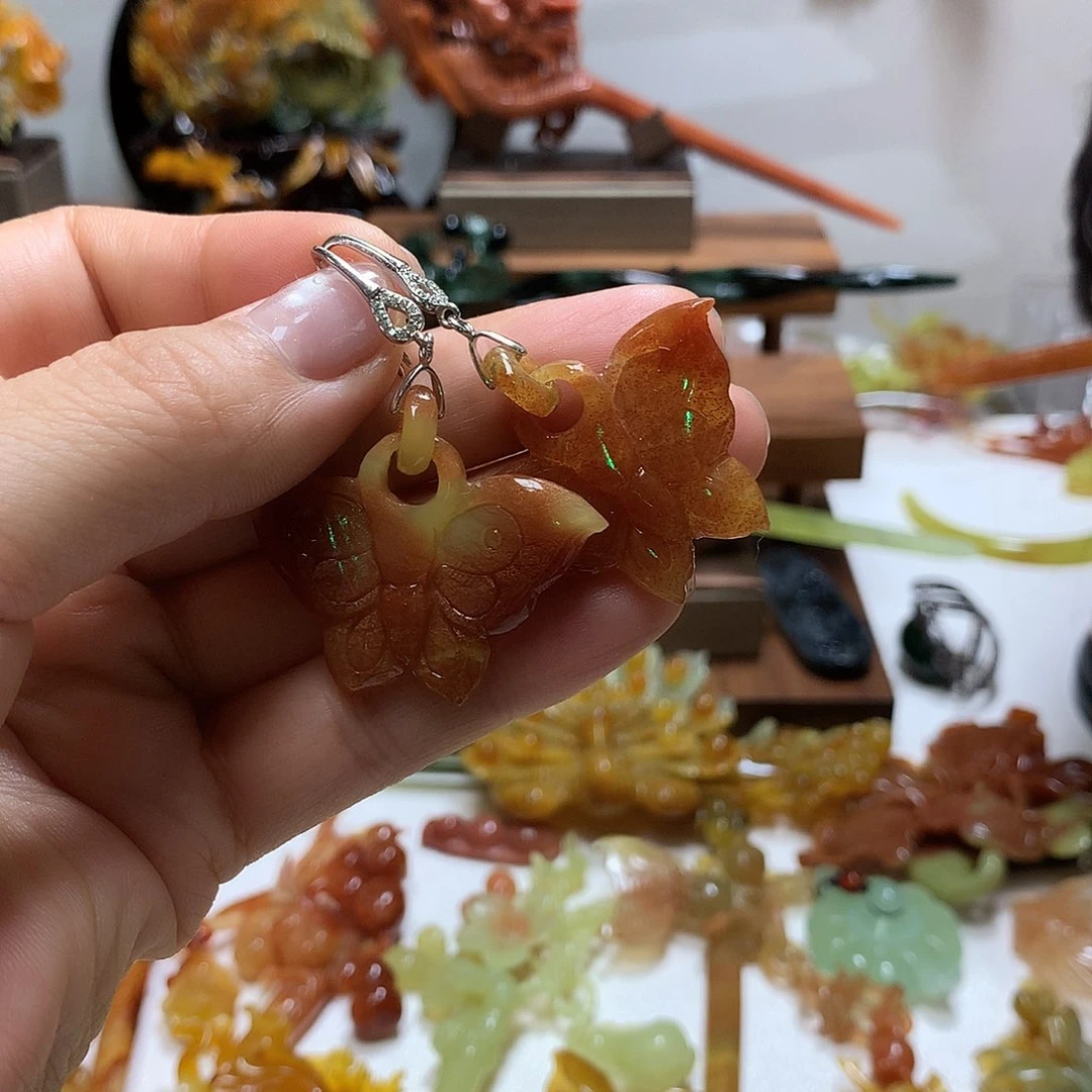 蛇纹石玉未镶嵌耳饰