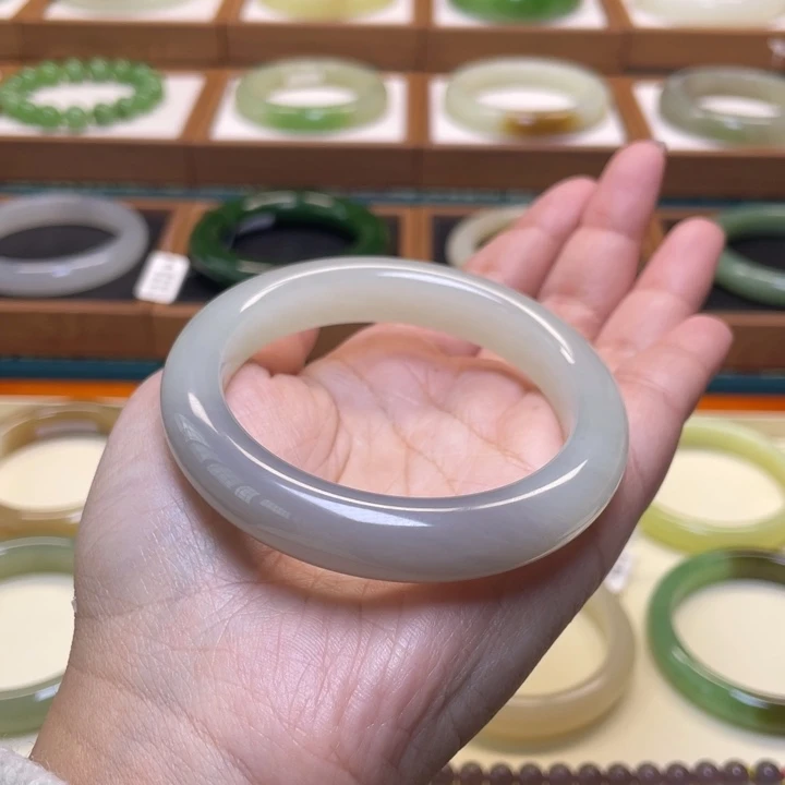 和田玉手镯未镶嵌54