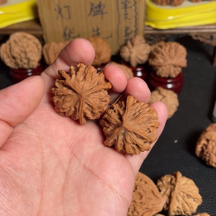 文玩核桃把件添*饭核桃