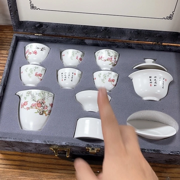 孤品茶具套装等。