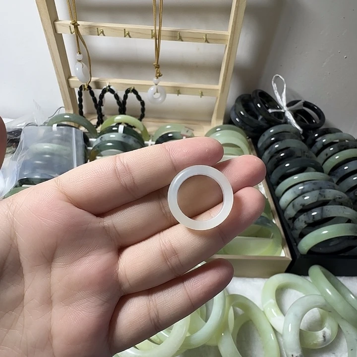 蛇纹石玉未镶嵌戒指