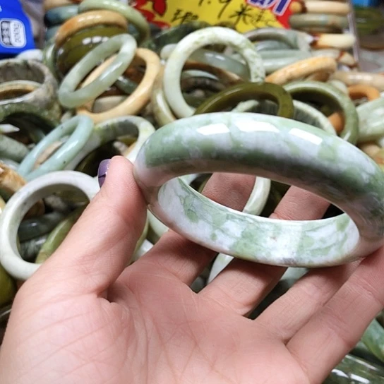 未镶嵌蛇纹石玉手镯樱*