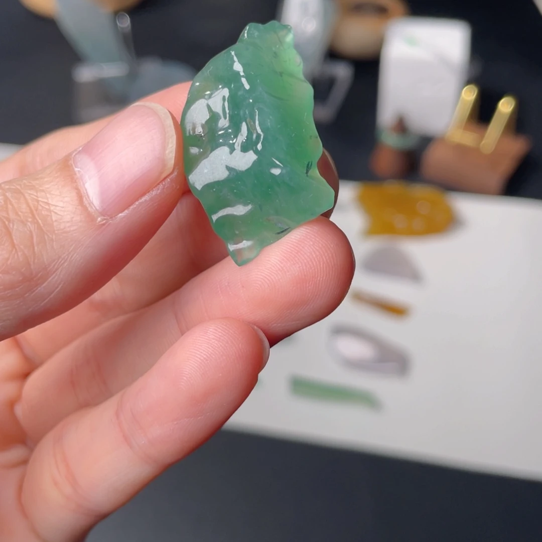 翡翠未镶嵌颈饰包工