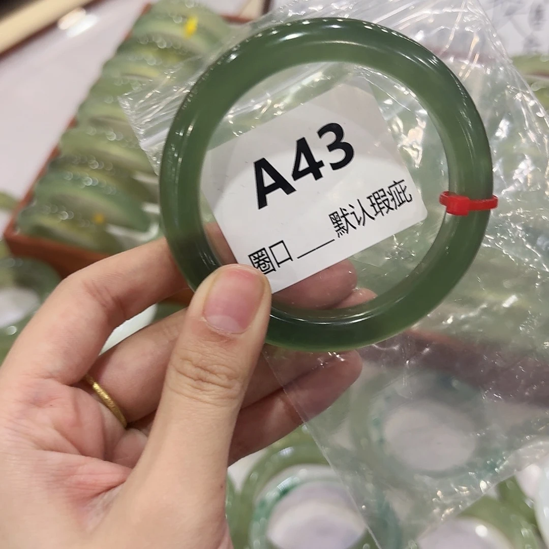 爱***秋蛇纹石玉未镶嵌手镯