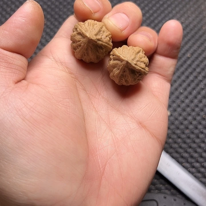 文玩核桃把件三棱