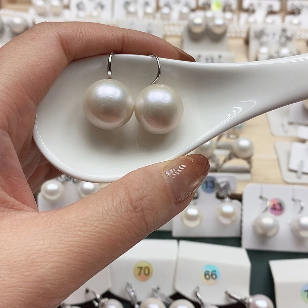 菜***着淡水珍珠银S925镶嵌颈饰