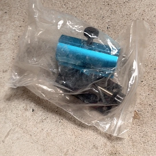 钓箱黑蓝炮台架。