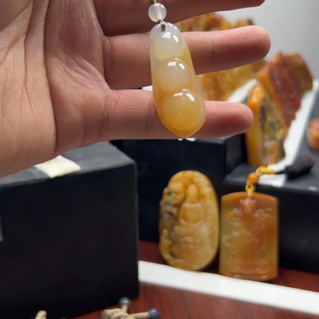 未镶嵌石英质玉（黄龙玉）黄龙玉