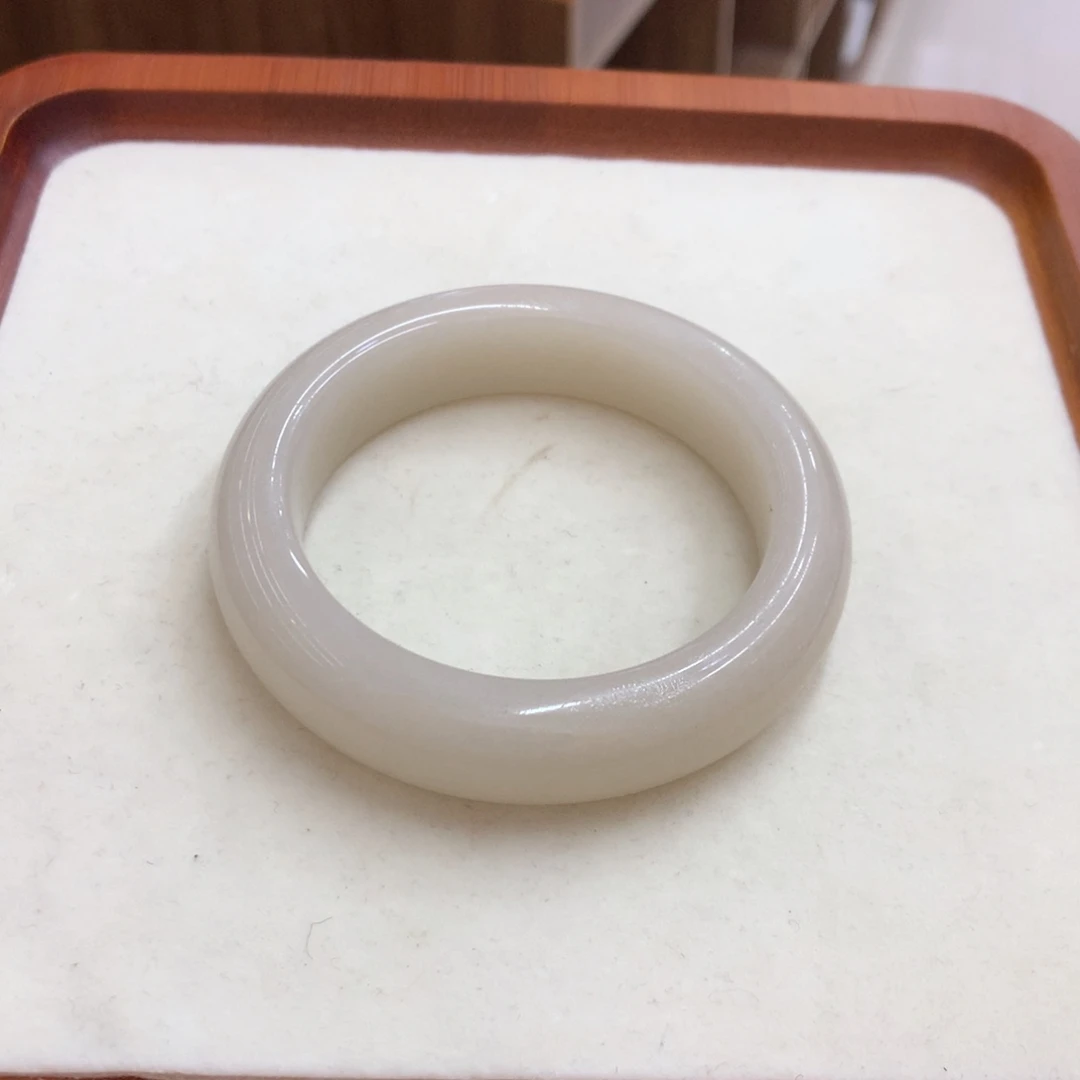 石英质玉未镶嵌手镯