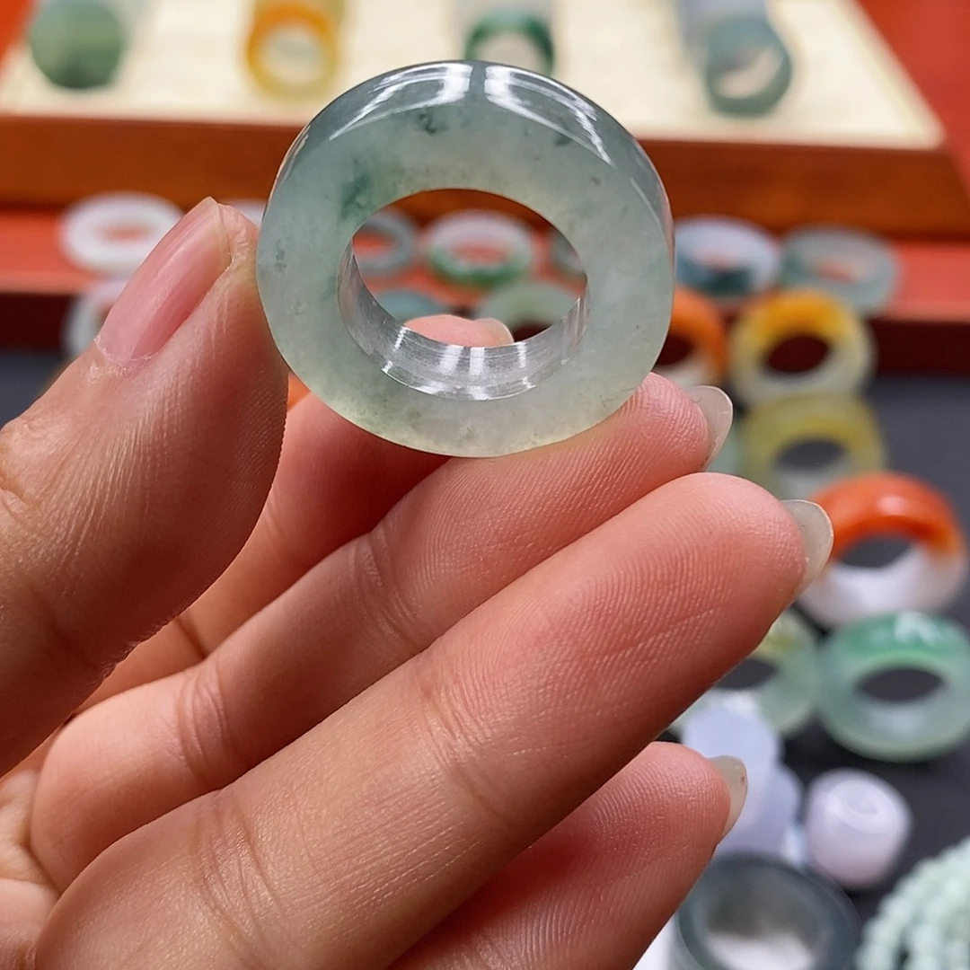 阳***）定制翡翠未镶嵌翡翠