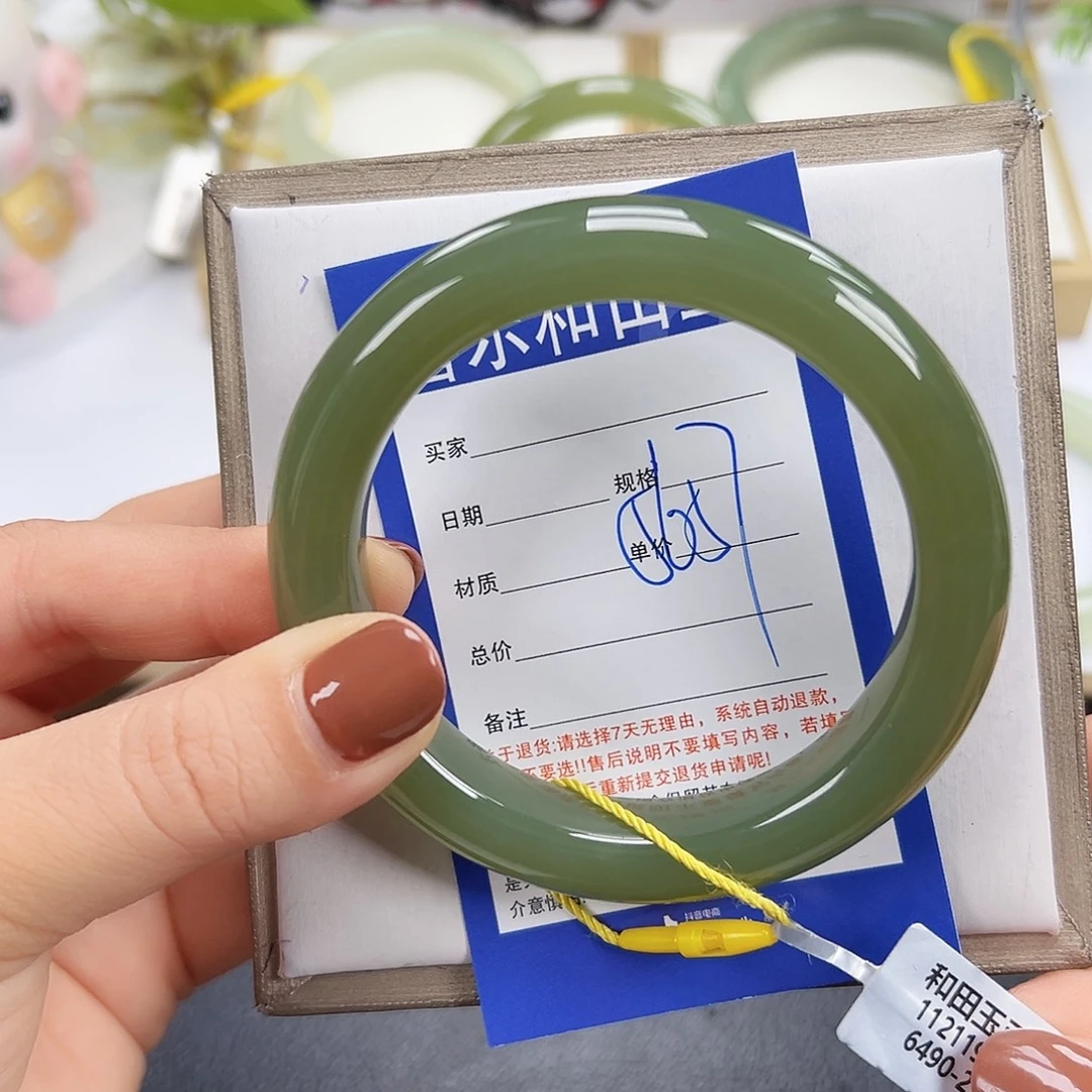 和田玉未镶嵌手镯