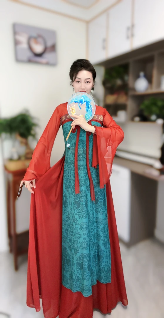 安哥拉红绿色飘逸纱衣汉服套装