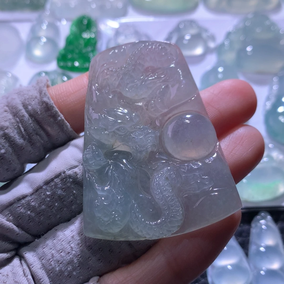 翡翠未镶嵌颈饰龙牌