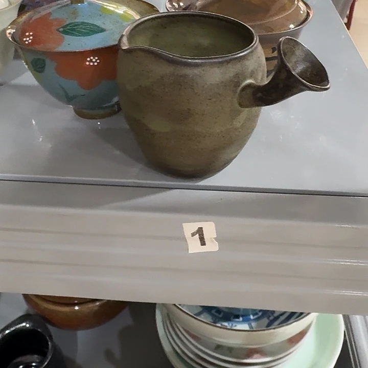 主人杯一个，瓷。。主人