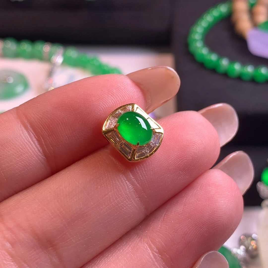 翡翠18K金镶嵌颈饰蛋面配饰